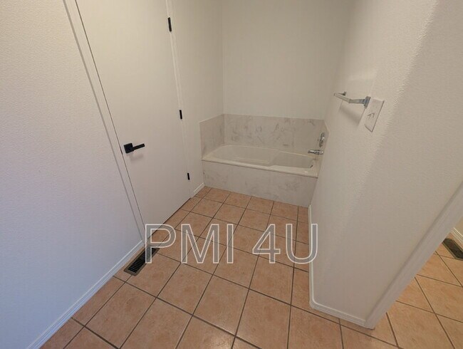 Building Photo - 7105 Casa Elena Dr NE