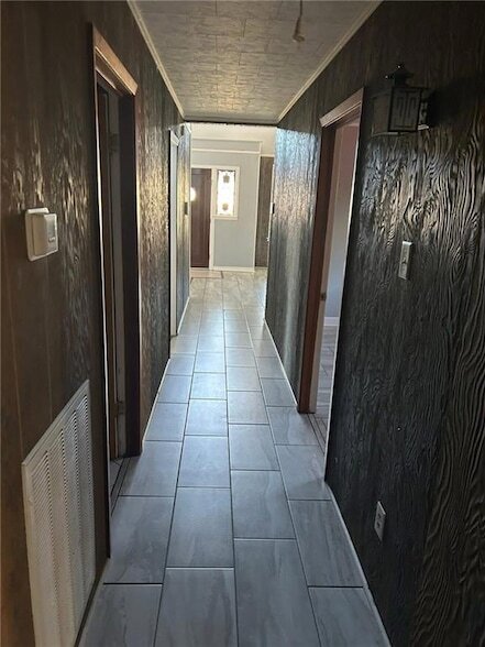 Building Photo - 483 Dogwood Dr