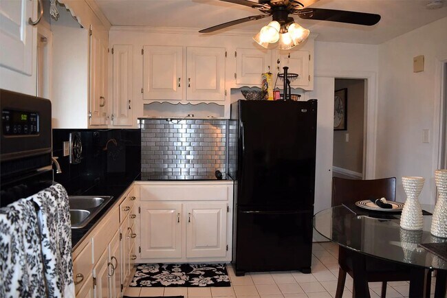 Building Photo - All brick rancher close to White Oak Mall and Richmond International Airport