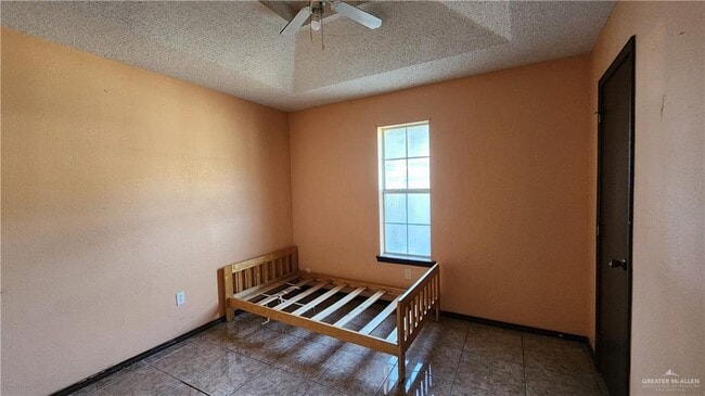 Building Photo - 11 Oak St