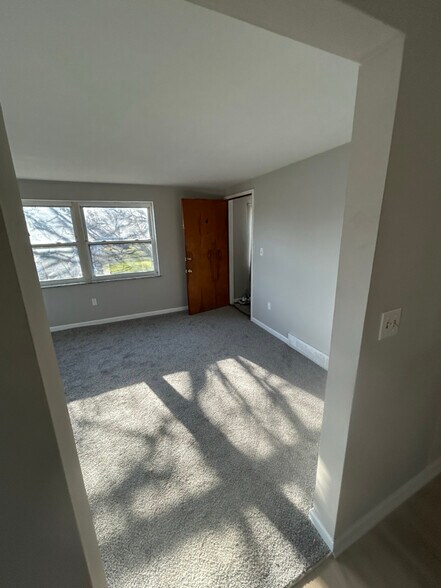 Building Photo - 160 Roberta Ave