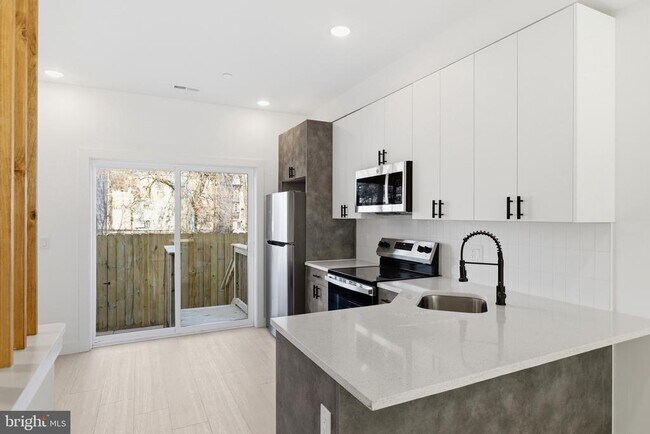 Building Photo - 1007 W Orleans St