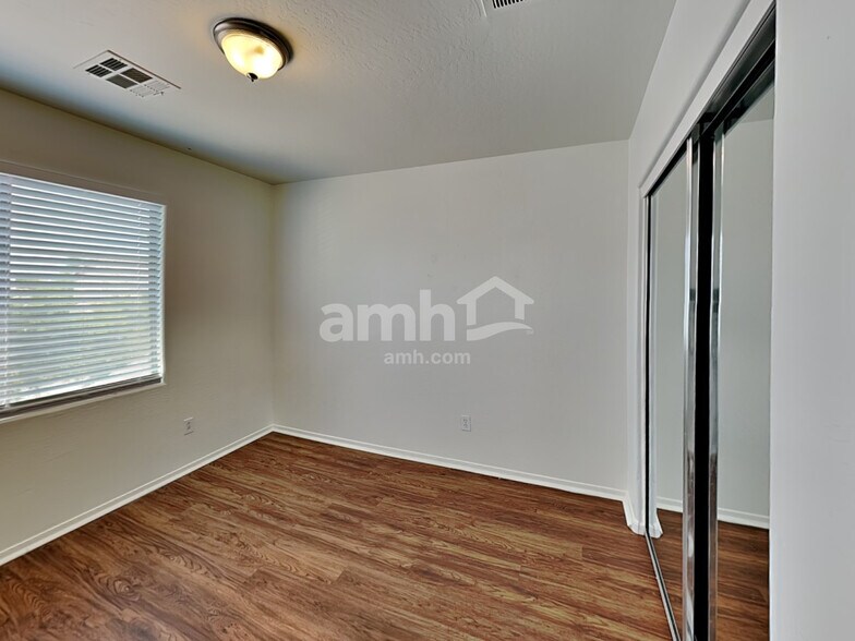 Building Photo - 17428 W Mandalay Ln