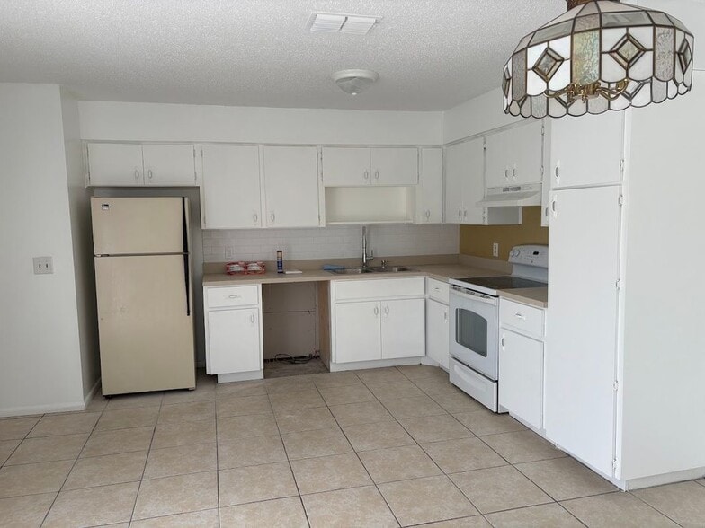 Building Photo - 7467 Mead Dr