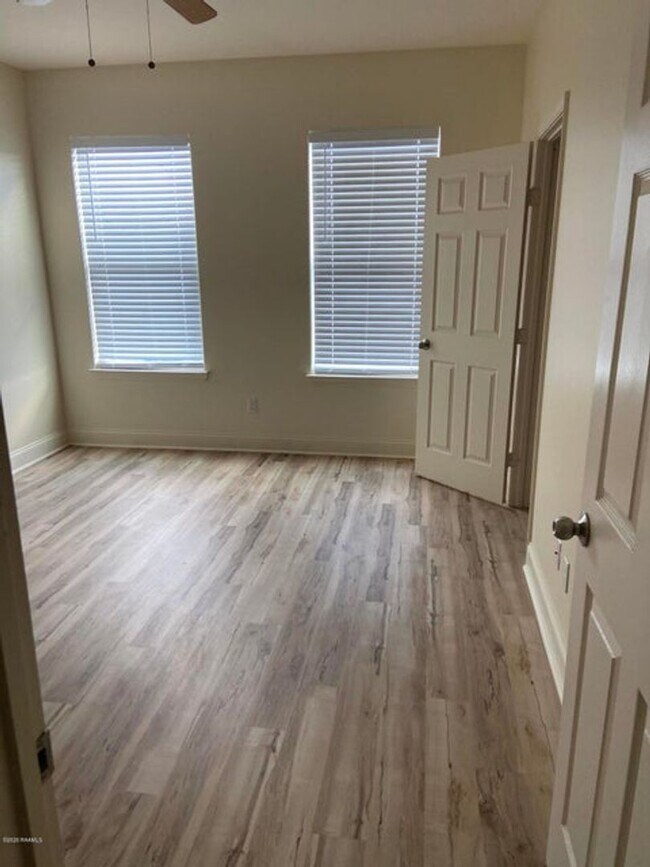 Building Photo - 108 Appleoak Ave