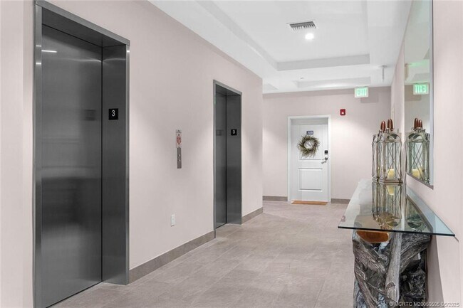 Building Photo - 41 SW Seminole St