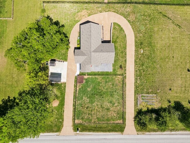 Building Photo - 2104 Williamsport Pike
