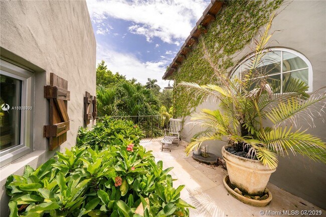 Building Photo - 681 NE 57th St