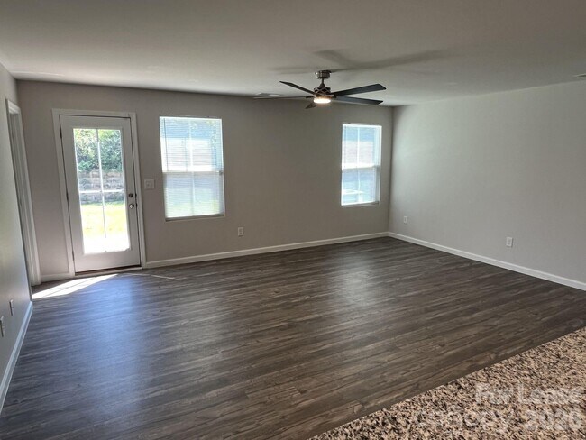Building Photo - 4320 Bowline Dr