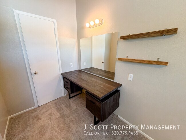 Building Photo - 3914 E Becker Ln