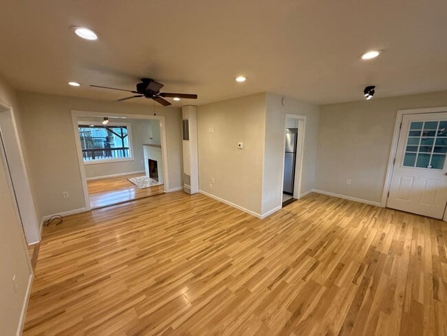 Building Photo - 1070 SW 16th Ave