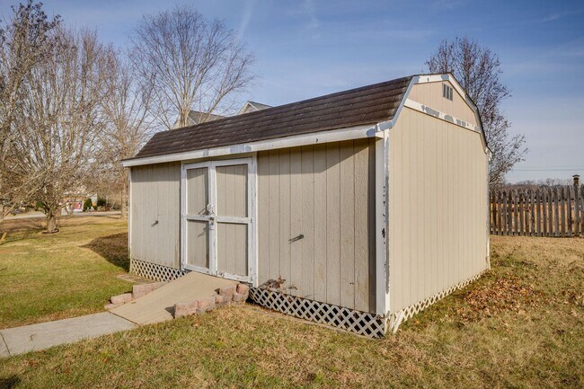 Building Photo - 205 Rockingham Meadows Dr