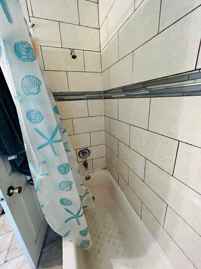 Building Photo - Charming 3bdrm/1.5bth Home Conveniently Located in Richmond's North Highland Park Subdivision w/P...