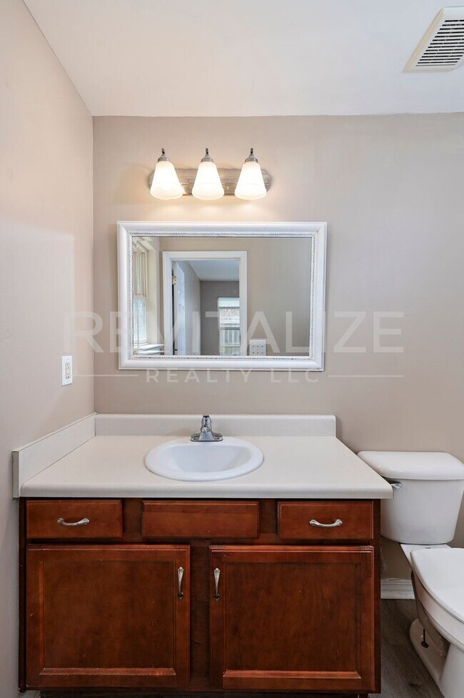 Building Photo - 1549 Majesty Loop