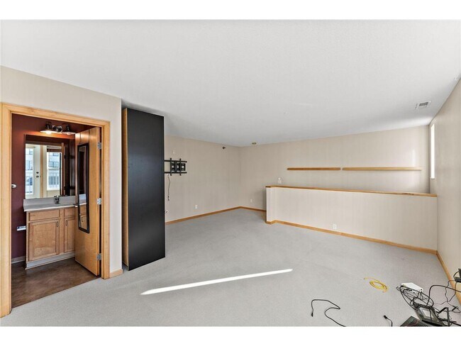 Building Photo - 2650 University Ave W