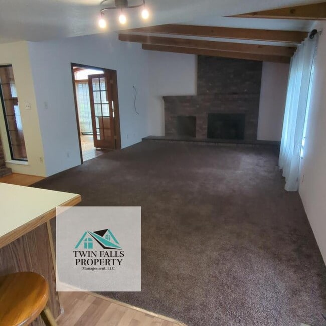 Building Photo - 955 Wood River Dr