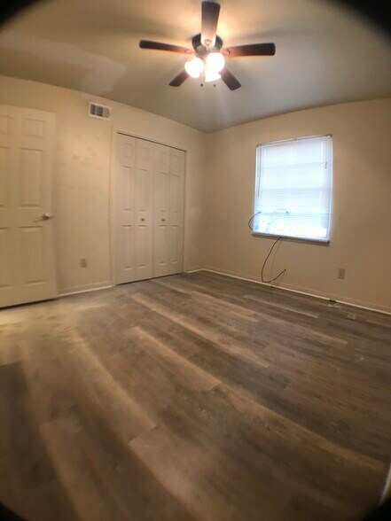 Middle bedroom - 1800 Hilltop Dr