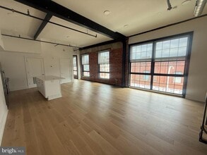 Building Photo - 500 South St