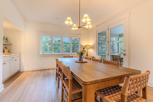 Building Photo - 8 Heath Dr