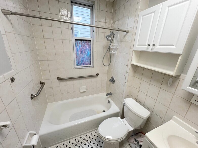 Bathroom 1 - 47 Liberty Ave