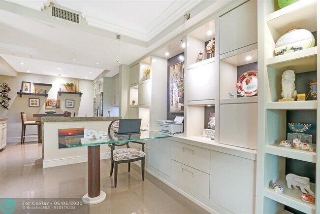 Building Photo - 550 SE Mizner Blvd