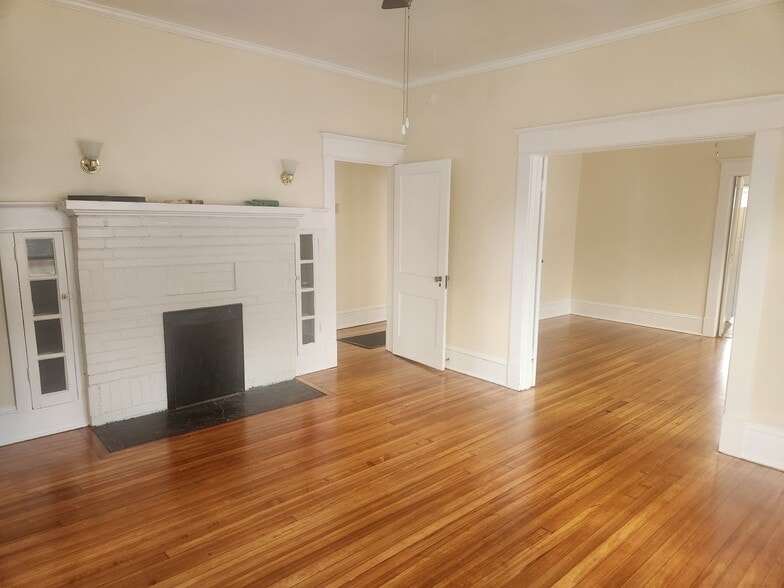 living room/dining - 703 W Markham Ave