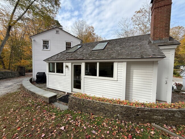 Building Photo - 150 Ferry Rd