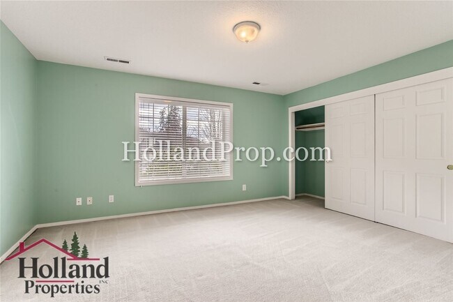 Building Photo - Beautiful 3-Bedroom Home with Dual Living Spaces & Private Backyard