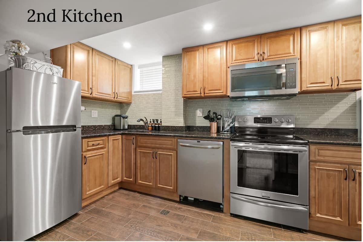 Second kitchen in the lower level. - 15610 Holdridge Rd E