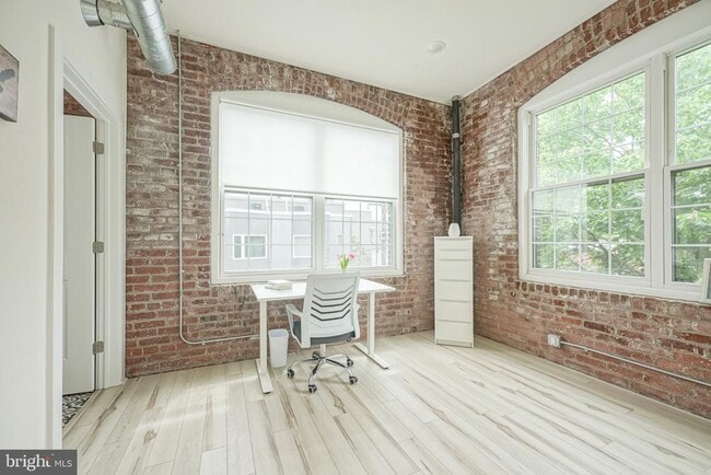 Building Photo - 1508 N Mascher St