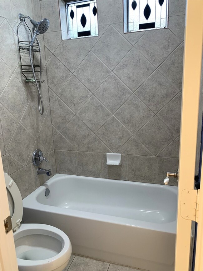 Building Photo - 2611 Summer Rain Dr