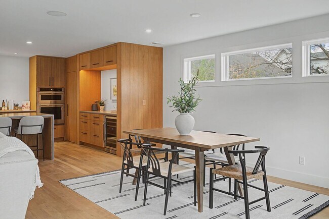 Building Photo - Stunning 5BR/3.5BA historic home located near Hillsboro Village!