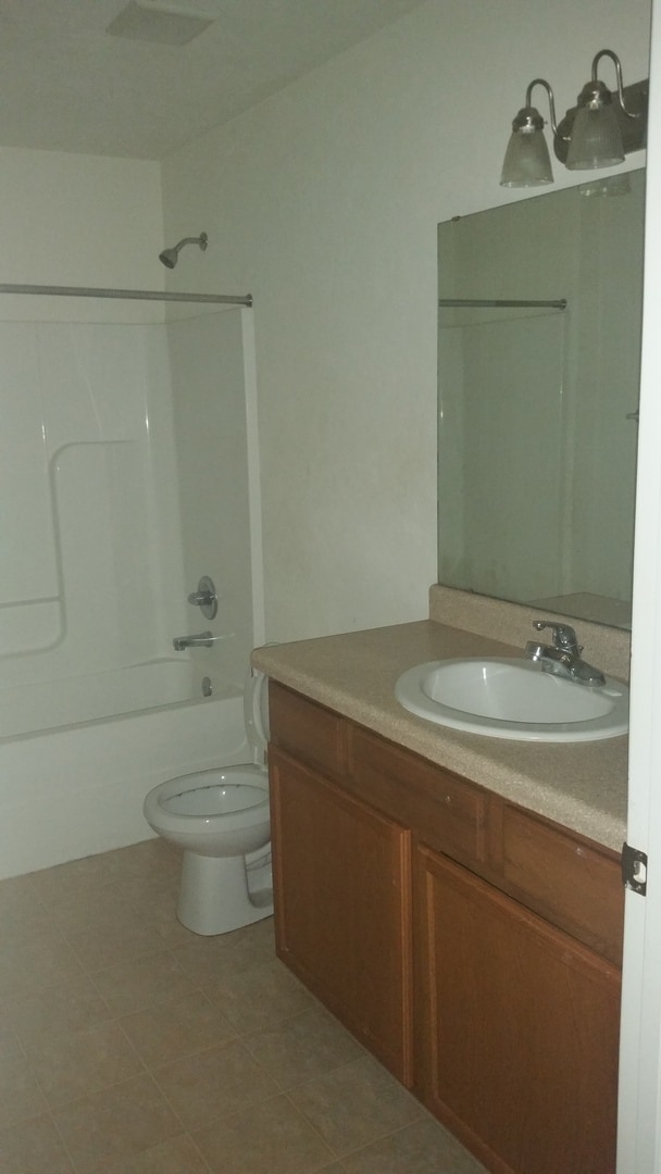 Building Photo - 4Bedrooms In Oak Park Subdivision In Quinc...