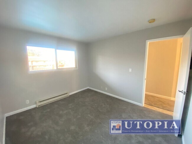 Building Photo - Ocean Views: 2Bd/2Ba + Office - Sunny, Top Floor Condo, Deck, Pool & Hot Tub