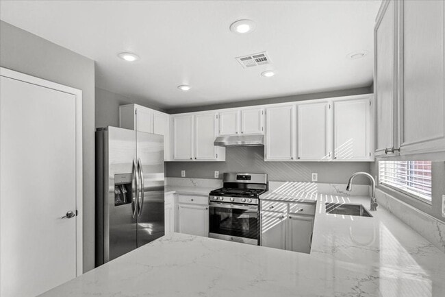 Building Photo - Fabulous Home!