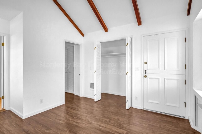 Building Photo - 84 Vía Del Pinar