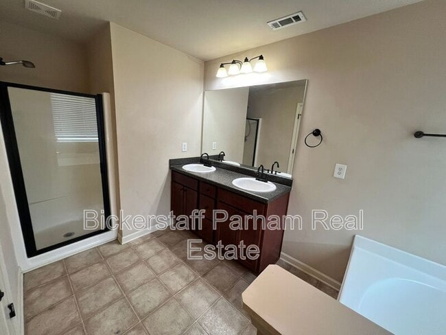 Building Photo - 15 Churchhill Dr