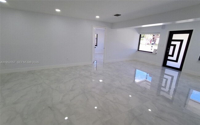 Building Photo - 216 Shadow Way