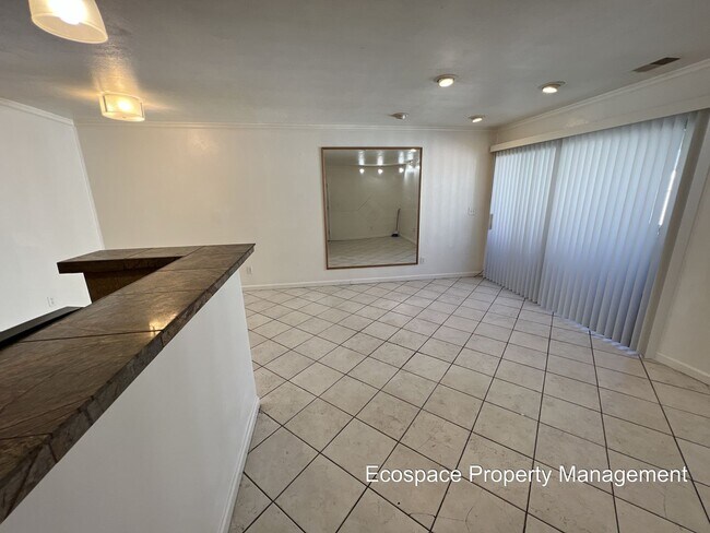Building Photo - 2 Bedroom 1 Bathroom Apartment in Aurora