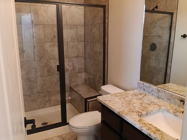 Building Photo - Stunning 4 bedroom, 3.5 bathroom home! Sho...