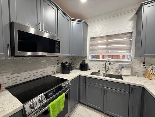 Building Photo - 239 SE 31st Terrace