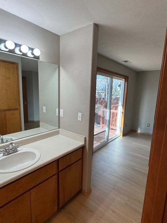 Building Photo - 3-BEDROOM HOME LOCATED ON QUIET CUL-DE-SAC- GARAGE CONVERTED TO ANOTHER ROOM OR STORAGE USE