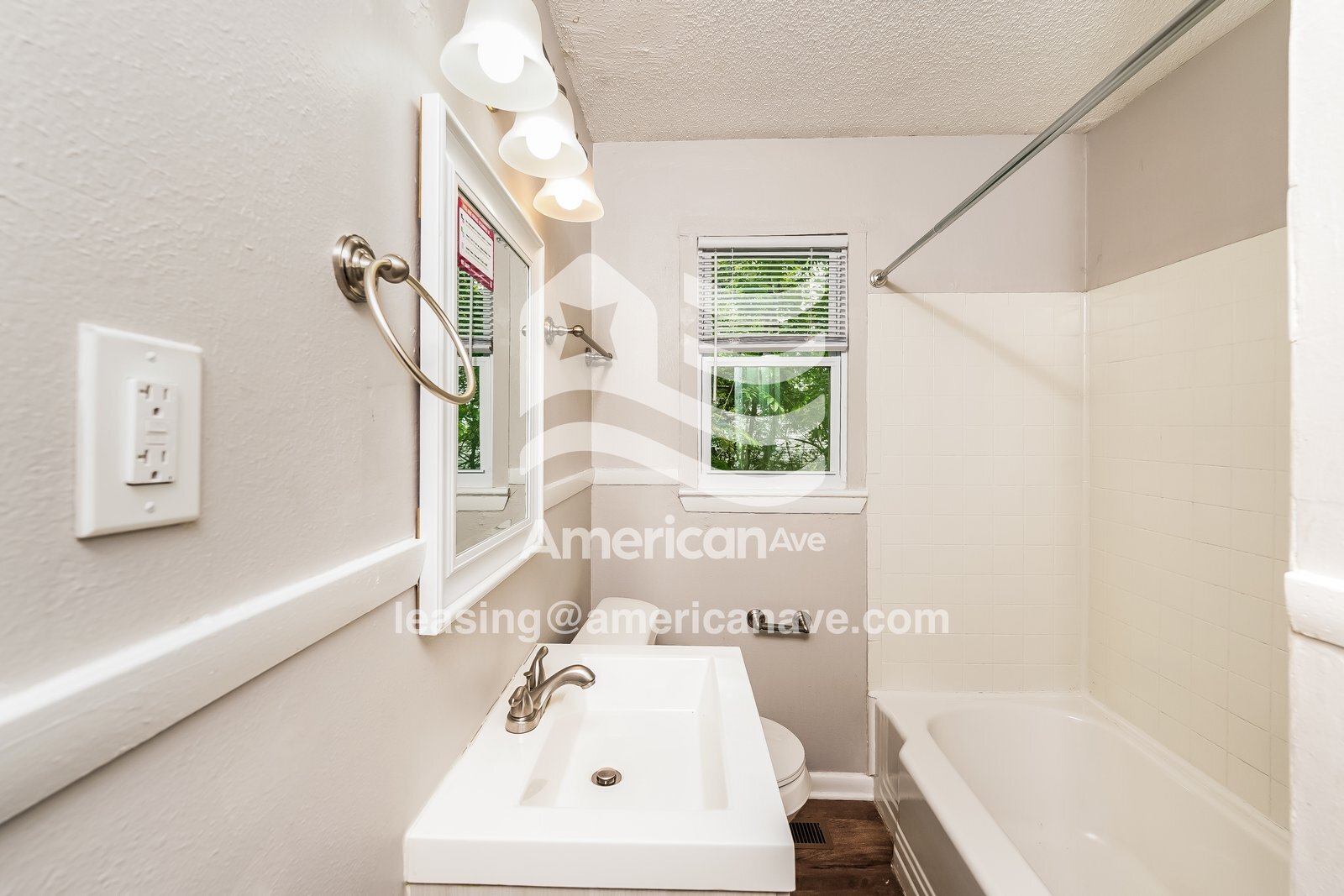 Building Photo - 820 Vanderbilt St