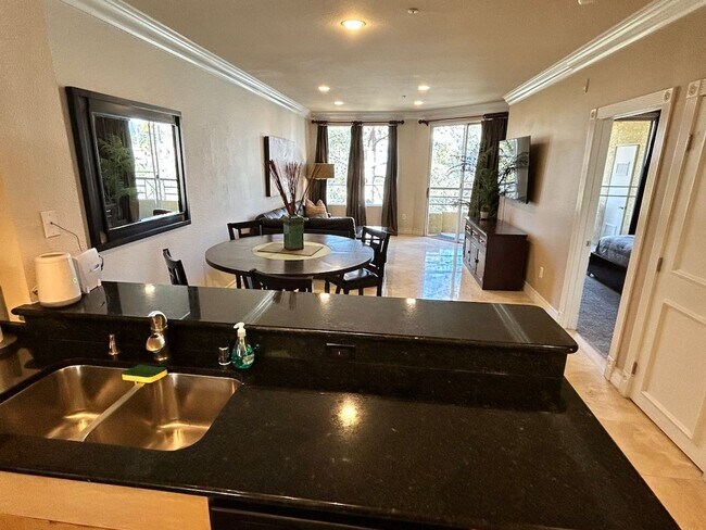 Building Photo - Gorgeous fully furnished strip view condo ...