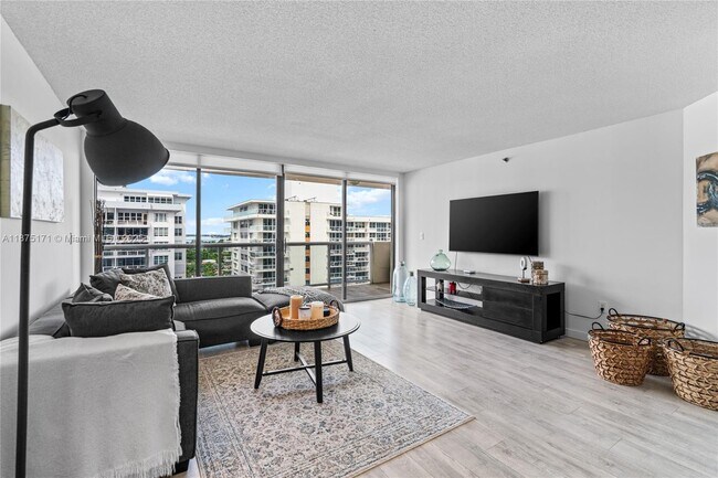 Building Photo - 5757 Collins Ave