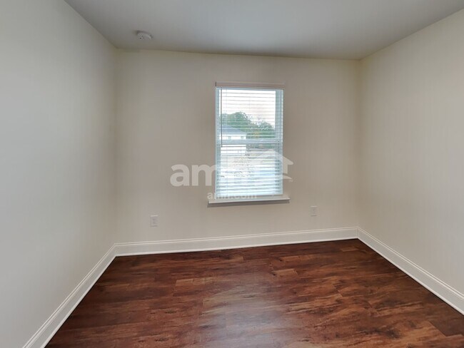 Building Photo - 3860 Chivalry Dr