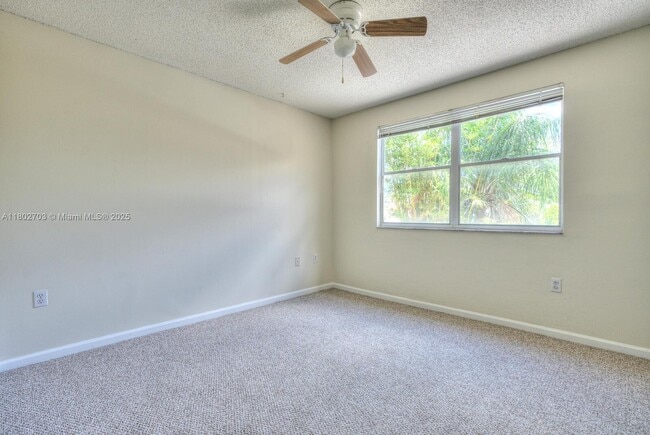 Building Photo - 9965 SW 155th Ct