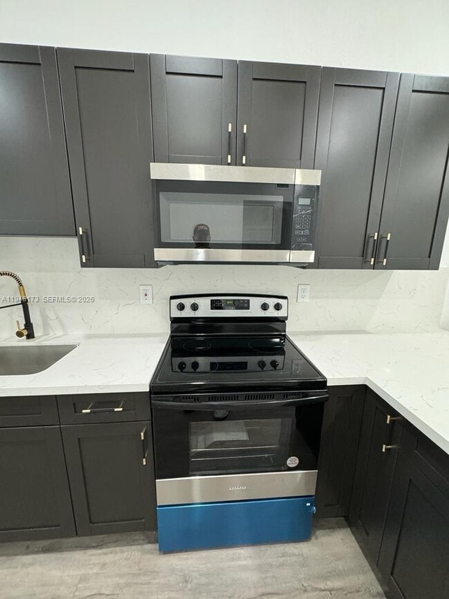 Building Photo - 11912 NE 10th Ave