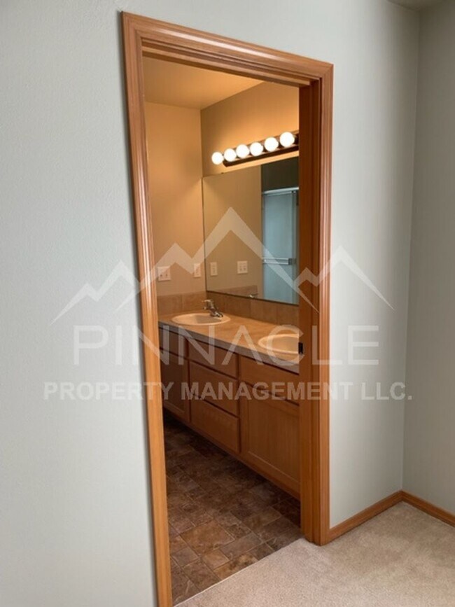 Building Photo - 1808 Clearview Dr