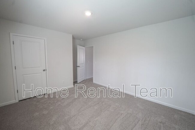 Building Photo - 156 Kraft Kove